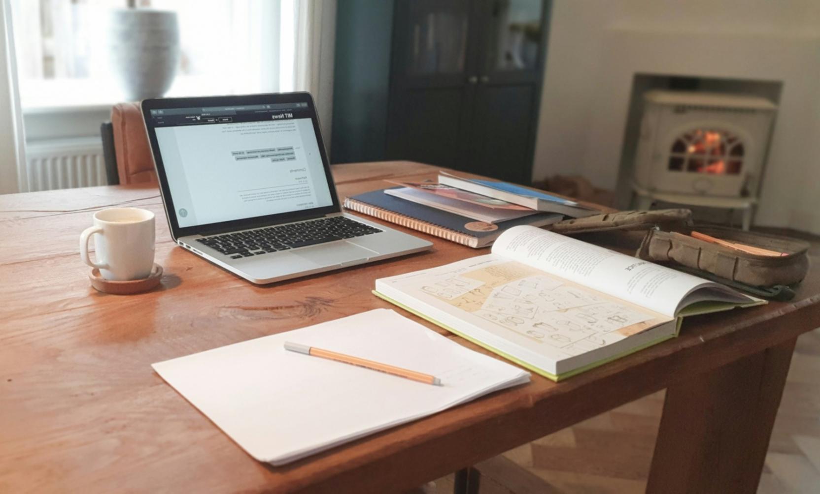 Environnement industriel moderne avec équipements spécialisés